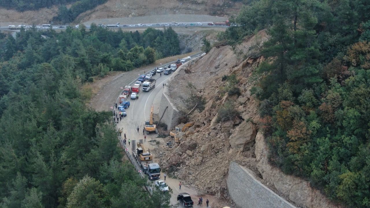 Bursa'da heyelan: Otomobilinin üzerine düşen kaya parçalarının altında ezilerek can verdi