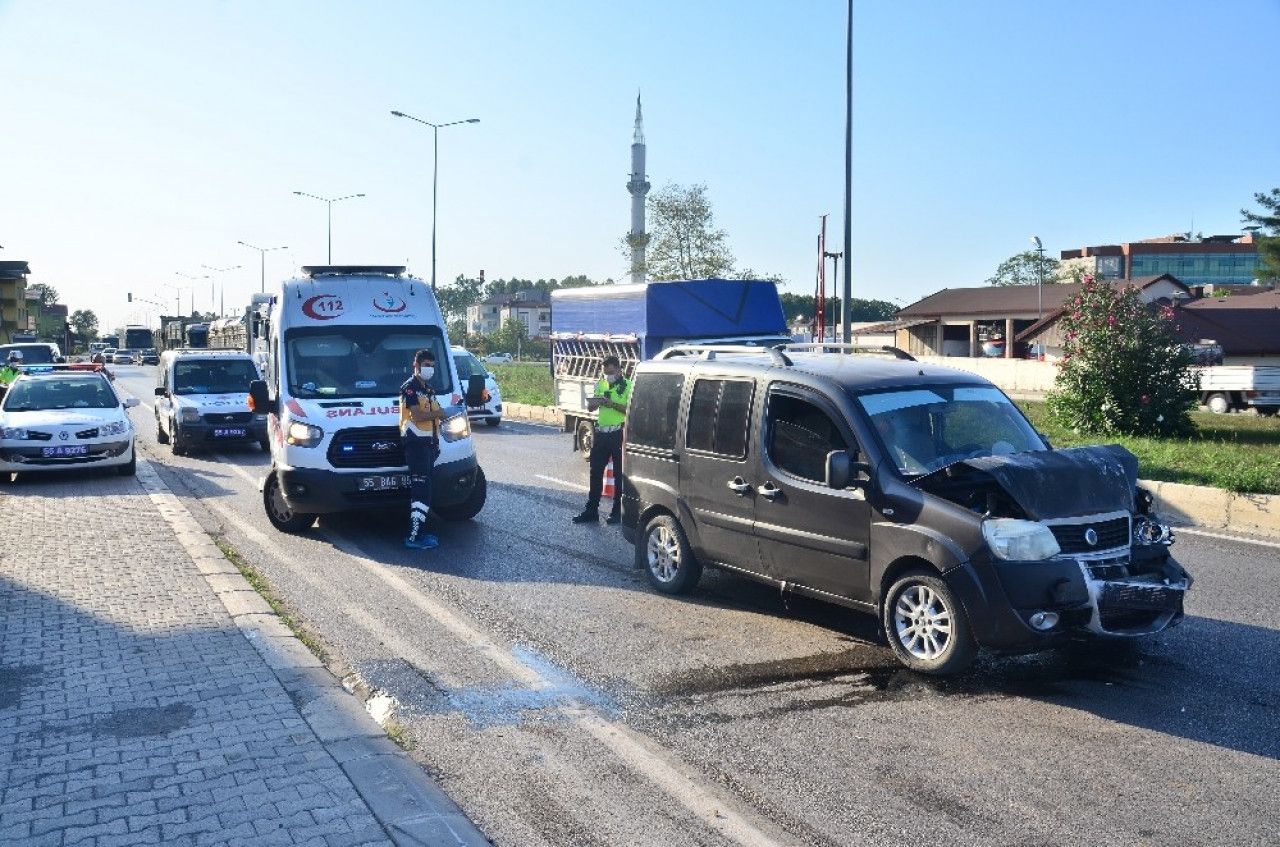 Samsun’da 2 hafif ticari aracın karıştığı kazada 5 kişi yaralandı