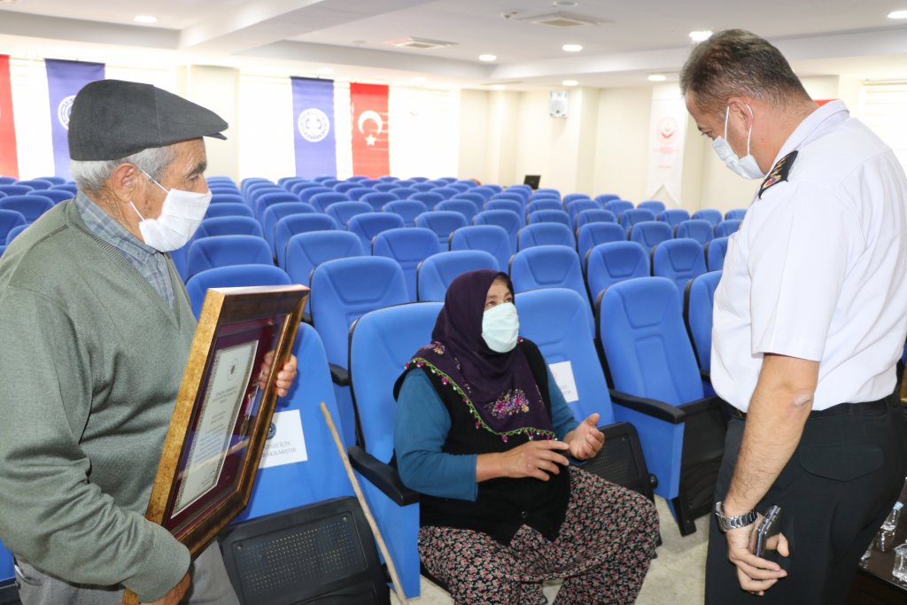 Şehit annesinden duygulandıran istek: Bu parayla kurban kesip askerlere dağıtın!