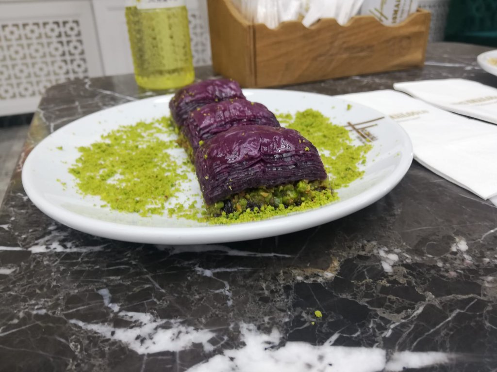 Mor baklava ilgi odağı oldu