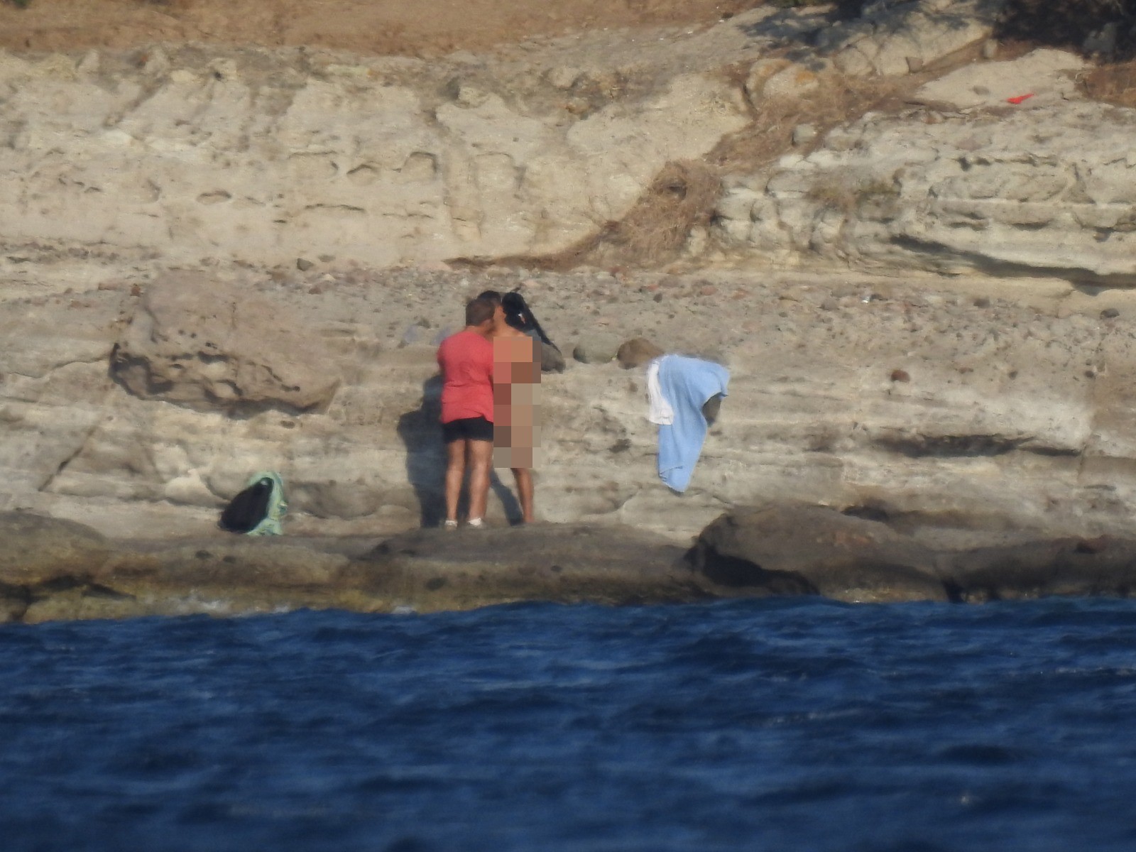 Bodrum ortalık alanda iki erkek ilişkiye girdi! O anları görenler şok oldu!