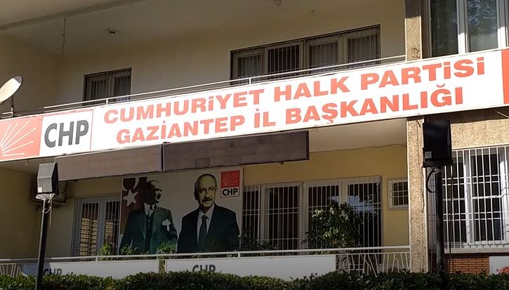 Gaziantep CHP’de bıçaklı yumruklu kavga!