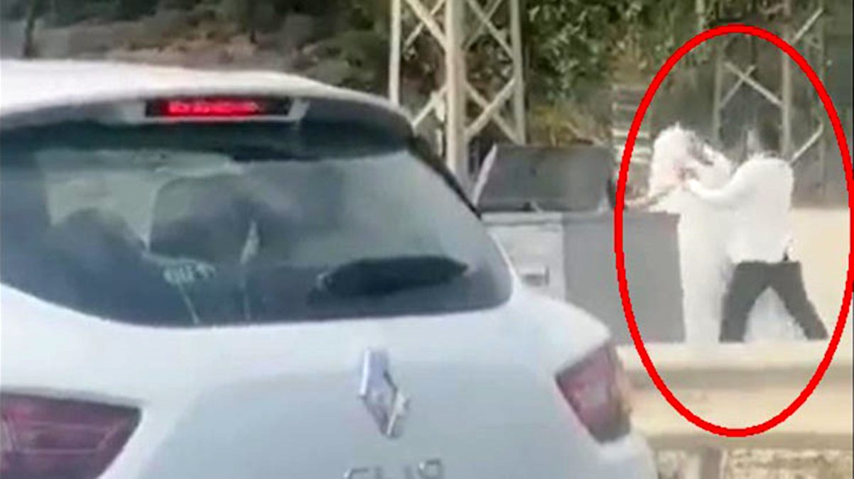 Hatay'da damat yol ortasında gelini tekme tokat dövdü!