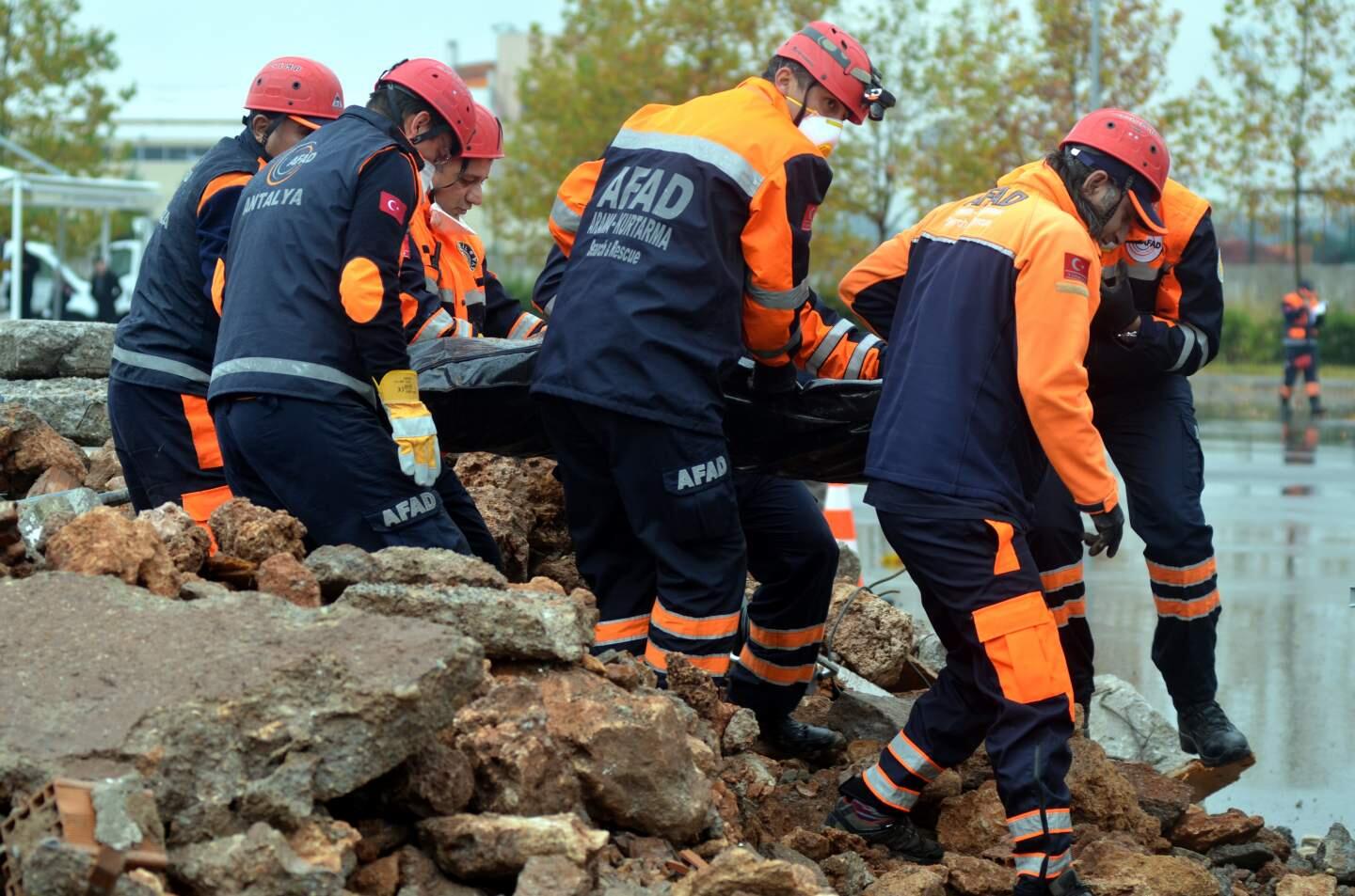 AFAD gönüllüsü nedir? Nasıl olunur? Ne iş yapar? | AFAD gönüllü başvuru şartları