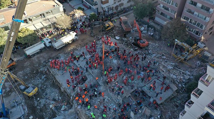 Rıza Bey Apartmanı'nın yıkılma anını gören tanık: "O an, savaş alanı gibiydi"