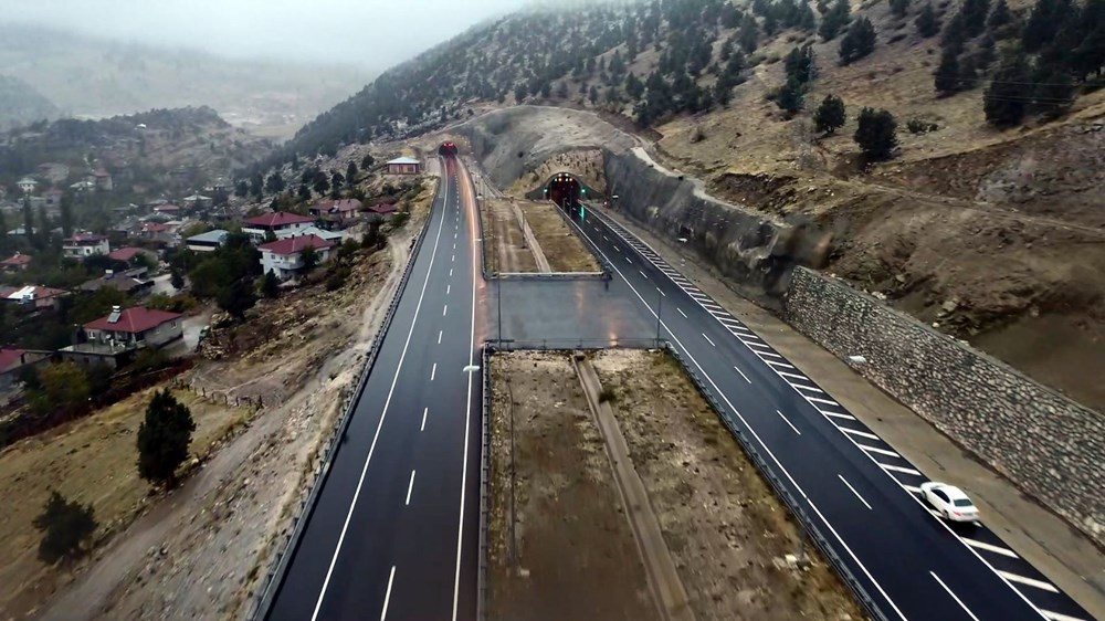 Cumhurbaşkanı Erdoğan'ın katılımıyla 'Edebiyat Yolu' hizmete açıldı