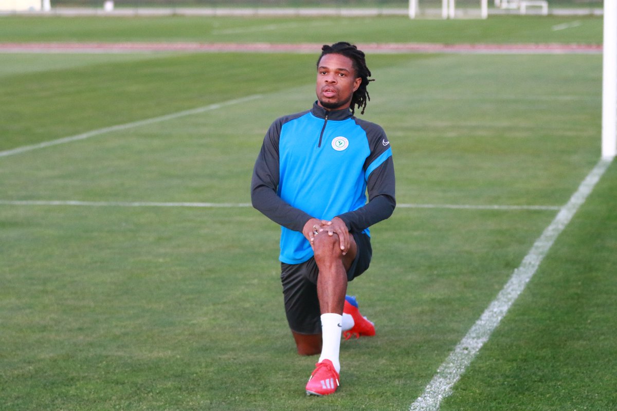 Golcü futbolcu Loic Remy'nin koronavirüs testi pozitif çıktı