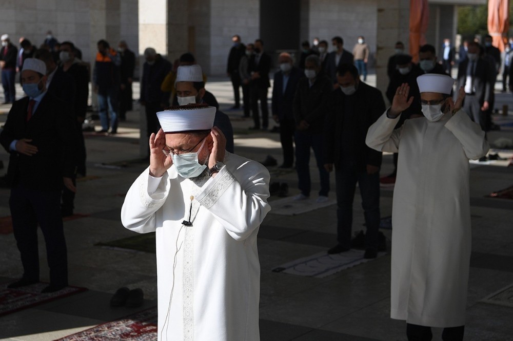 Ahmet Hamdi Akseki Camii’nde hutbe irad etti