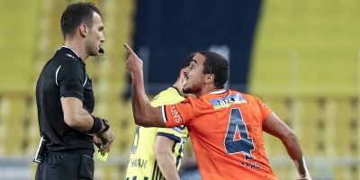 Fenerbahçe - Başakşehir maçında art arda 3 kırmızı kart!