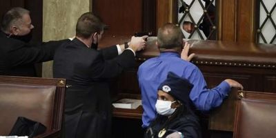 Bir kadın silahla yaralandı! İşgal altındaki kongre binasından ilk fotoğraflar