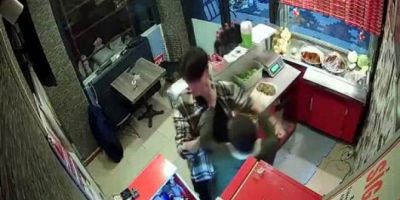 Acılı çiğ köfte yüzünden müşteriden dayak yiyen iş yeri çalışanı şikayetçi oldu! İşte açıklamaları