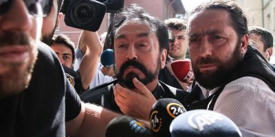 Adnan Oktar'ın kedicikleri ve aslanı, yaşadıklarını anlattı! İtirafları kirli düzenin korkunç yüzünü ortaya çıkardı! Anestezisiz burun ameliyatı, kandırılan kadınlar...