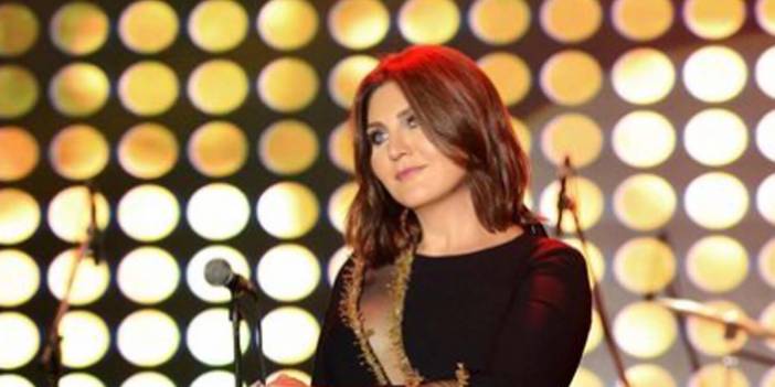 Sibel Can neye uğradığını şaşırdı! Alkolü fazla kaçıran CHP'li Edremit Belediye Başkanı Hasan Arslan, konseri birbirine kattı! Araya jandarma girdi!