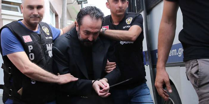 Adnan Oktar tekrar duruşmaya çıktı! Dava dosyası yeniden görülmeye başlandı! "Müebbet hapis verseler kılım kıpırdamaz"