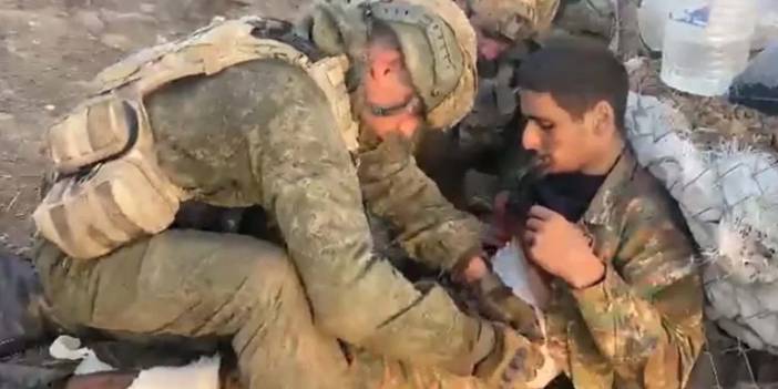 Azerbaycan askerinin merhameti duygulandırdı! Ermeni askerin yarasını sardı! "Korkma yaşayacaksın"