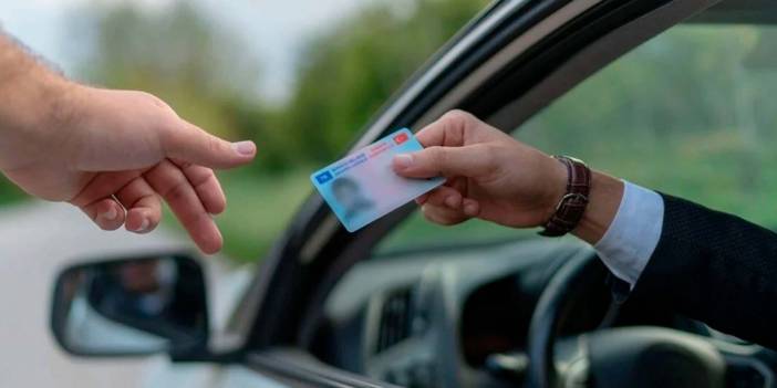 Yüklü miktarda ceza ödememek için dikkat! Sürücü belgelerini değiştirmek için son haftalar! Eski tip ehliyetler 1 Ocak 2023'te geçersiz sayılacak