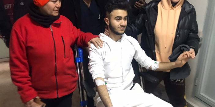 Çiçeklerin parçalarını yiyerek yaşama tutundu! Enkaz altından çıkan genç korku dolu anları böyle anlattı!