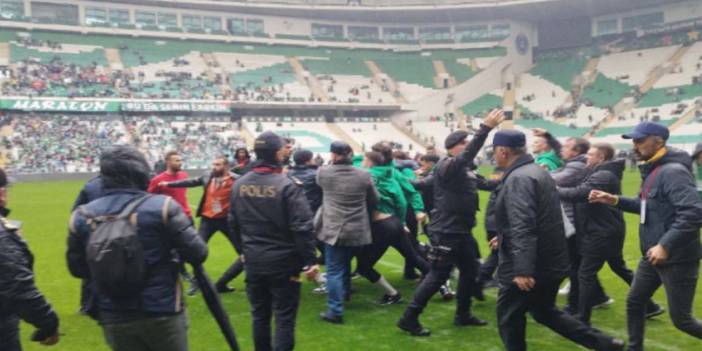 Bursaspor Amedspor karşılaşması öncesi saha karıştı! Ortalık savaş alanına döndü!