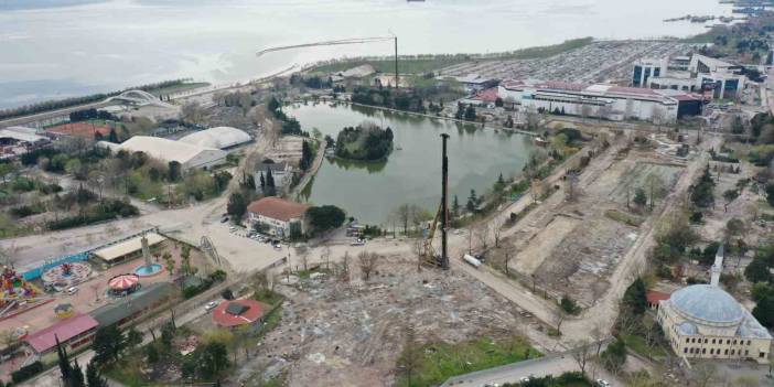 Kocaeli Fuarı'nın Millet Bahçesi'ne dönüştürülmesi projesinde, İzmit Millet Bahçesi şekillenmeye devam ediyor