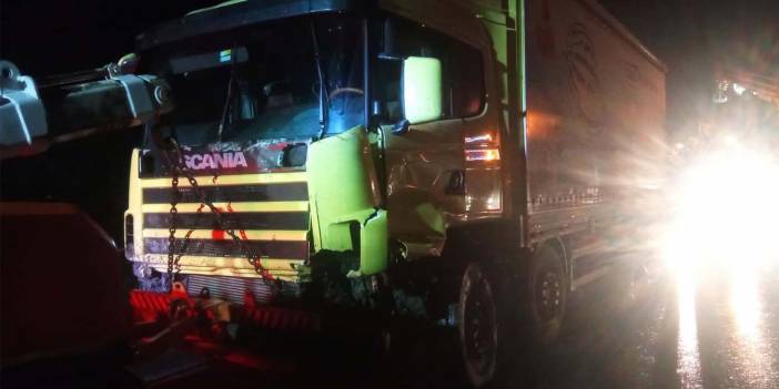 İki tır birbirine girdi! Sakarya'da akıl almaz kaza!