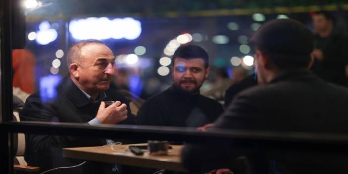 Bakanı Çavuşoğlu, Eskişehir'de sahur programında "İlk Oyum AK Parti'ye, İlk Oyum Erdoğan'a" adlı gençlik buluşmasına katıldı