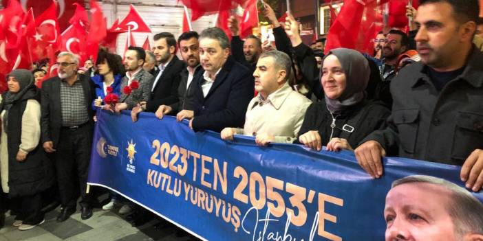 AK Parti Pendik gençlik yürüyüşünde gövde gösterisi yaptı