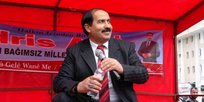 Bağımsız vekil adayın mitingi alay konusu oldu! 100 kişinin katıldığı mitingde vatandaşlar kahkahaya boğuldu!