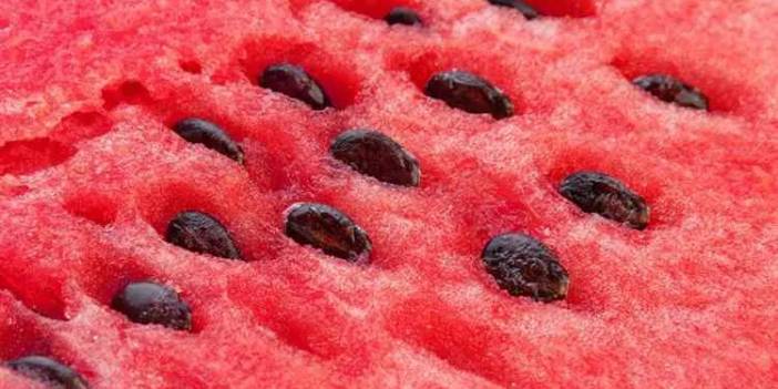 Karpuz'un çekirdeklerini sakın atmayın! Bakın nelere faydası var?