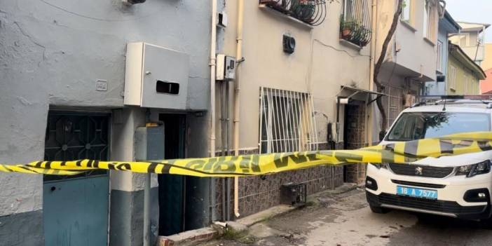 Cezaevinden yeni çıkan şahıs, üvey babası ve annesini bıçakladı