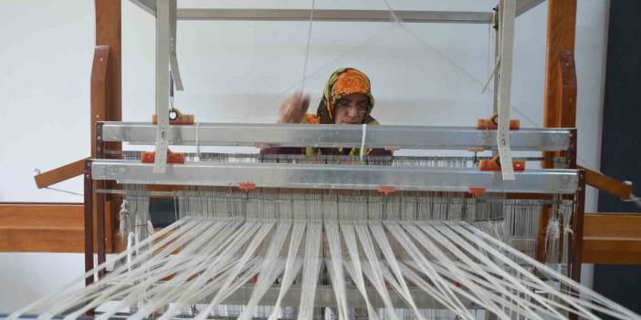 Antalya'nın İbradı ilçesinde Yöreye Özgü 300 Yıllık Gılamık Dokuma Sanatı Yaşatılıyor