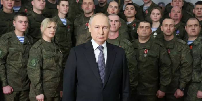 Putin'den askere yönelik ilk hamle! Maaşlara zam!