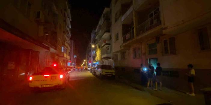 Apartmanı saran aşırı koku vatandaşları panikle sokağa döktü