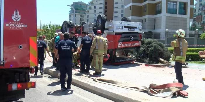 Pendik’te itfaiye aracının lastiği patladı! Ters dönen araçtan 5 yaralı çıkarıldı