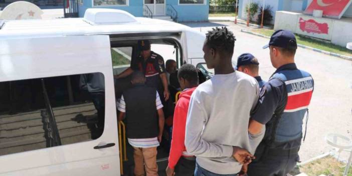 Saklandıkları çiftliğe operasyon yapıldı, çalışma izni olmayan yabancı uyruklular yakalandı