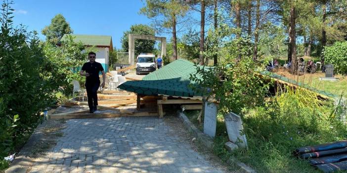 Mezarlıkta hayatının şokunu yaşadılar! Kocaeli'nde dua okuyan vatandaşların üzerine sundurma çöktü