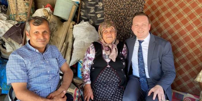 Bartın Ulus kaymakamı kapı kapı gezdi, şehit ailelerine ve vatandaşları evlerinde ziyaret etti