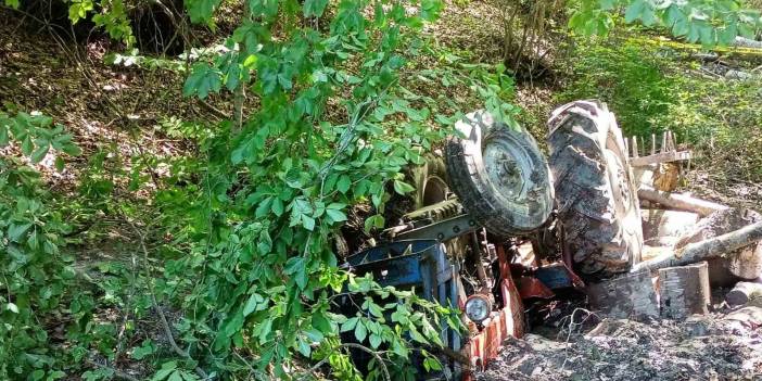 Devrilen traktörün altında can verdi!