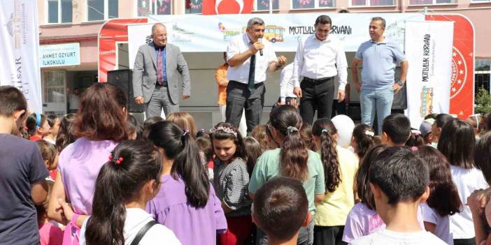 "Mutluluk Kervanı" projesi, öğrencileri hem eğitiyor hem de eğlendiriyor