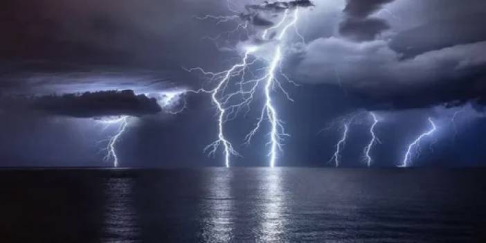 Gök gürültüsü anında nelere dikkat etmeliyiz! Bunları sakın yapmayın hayatınıza mal olabilir!