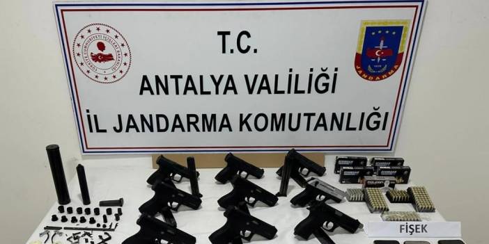 Manavgat'ta operasyon! Kargoyla silah ticareti yapan baba ve oğlu yakalandı!