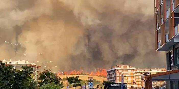 Çanakkale yangını giderek büyüyor, Bakanlık ve AFAD'dan üst üste kritik açıklamalar