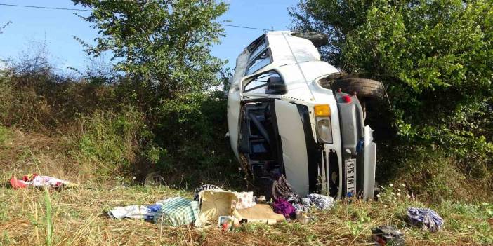Fındık işçilerini taşıyan minibüs devrildi: 7 kişi yaralandı!