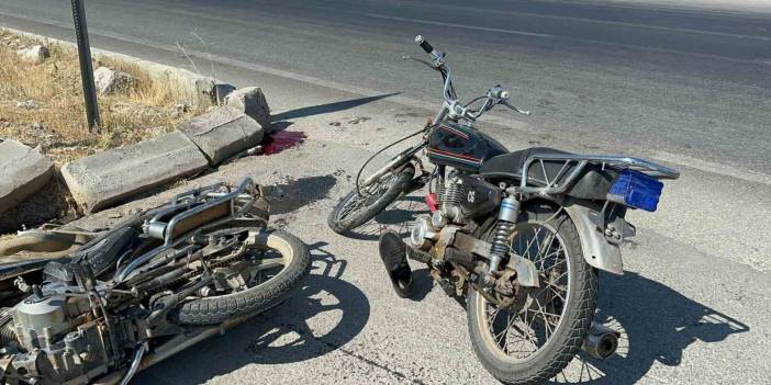 Yaşlı adamın kafası kaldırıma vurdu! İki motosikletin çarpıştığı kazada 1 kişi öldü