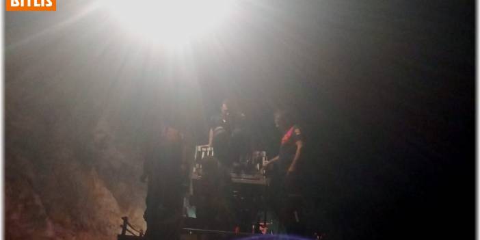 Keçi sürüsünün peşine giderek dağda mahsur kalan anne ve kızı kurtarıldı