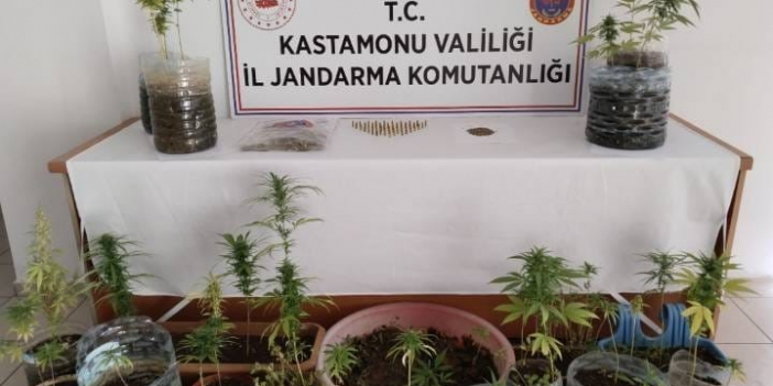 Uyuşturucuyu otobüste oturduğu koltuğun altına saklayan şahıs jandarmadan kaçamadı