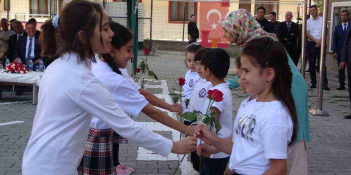 Bingöl’de eğitim-öğretim yılının ilk ders zili çaldı
