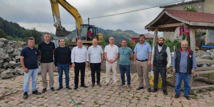 Ünye’nin mahallelerinde meydan yapım çalışmaları sürüyor