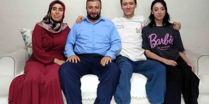 Ailecek üniversiteli oldular