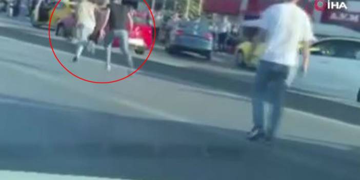 E-5'te korku dolu anlar! Tartıştığı motosiklet sürücüsünü bıçakla kovaladı!