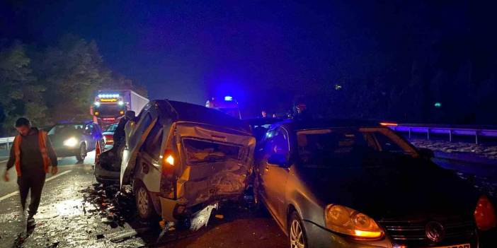 Anadolu Otoyolu’nda dehşet kaza! 11 araç birbirine girdi!